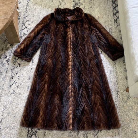 Authentic Mink Fur Long Shearling Coat - Picture 6 of 9